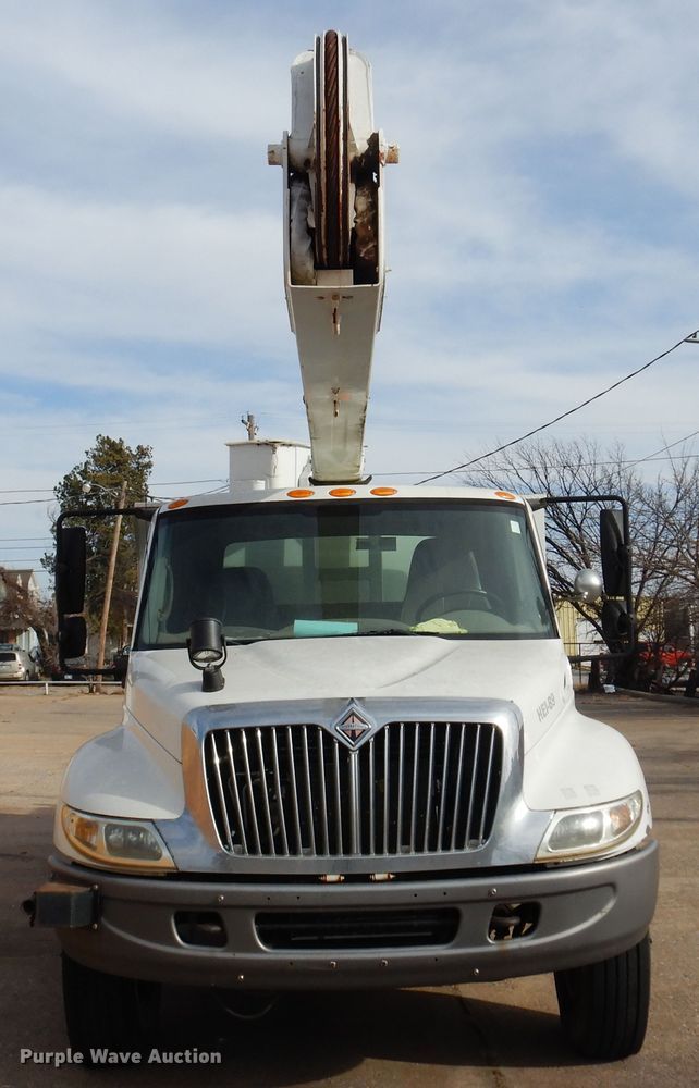 image for item JJ9853 2007 International 4300  bucket truck