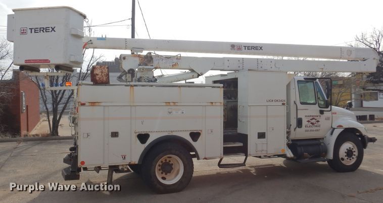image for item JJ9853 2007 International 4300  bucket truck