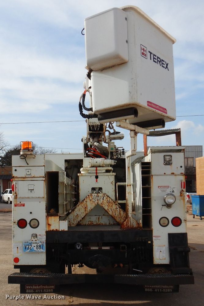 image for item JJ9853 2007 International 4300  bucket truck