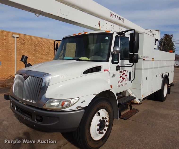 image for item JJ9853 2007 International 4300  bucket truck