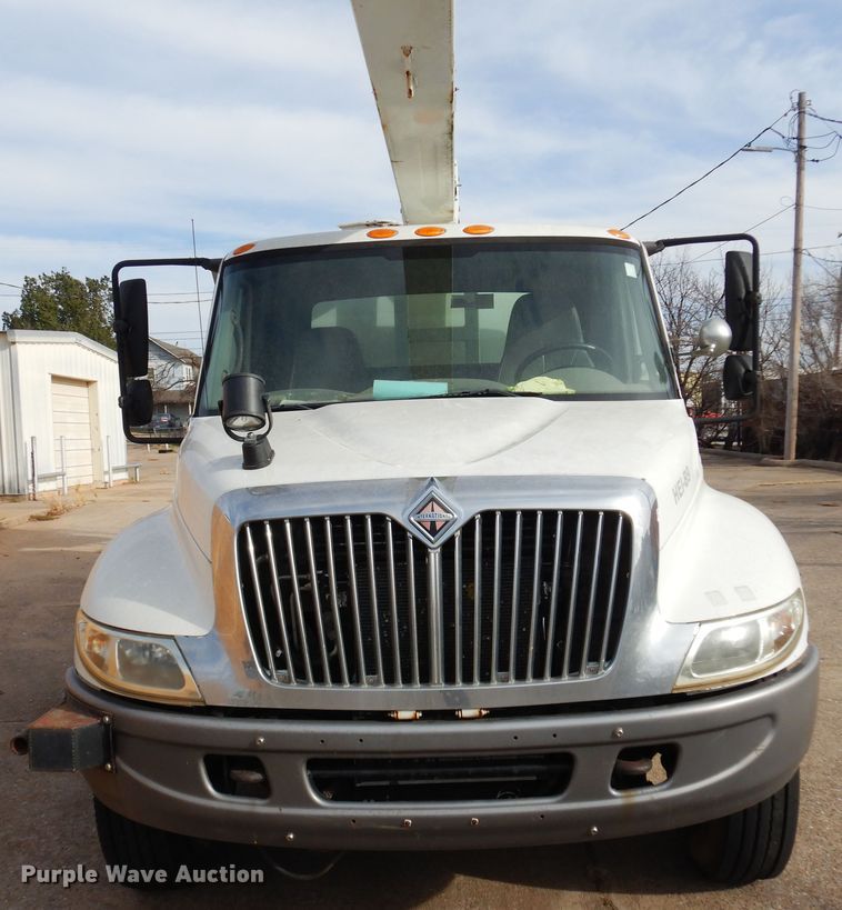 image for item JJ9853 2007 International 4300  bucket truck