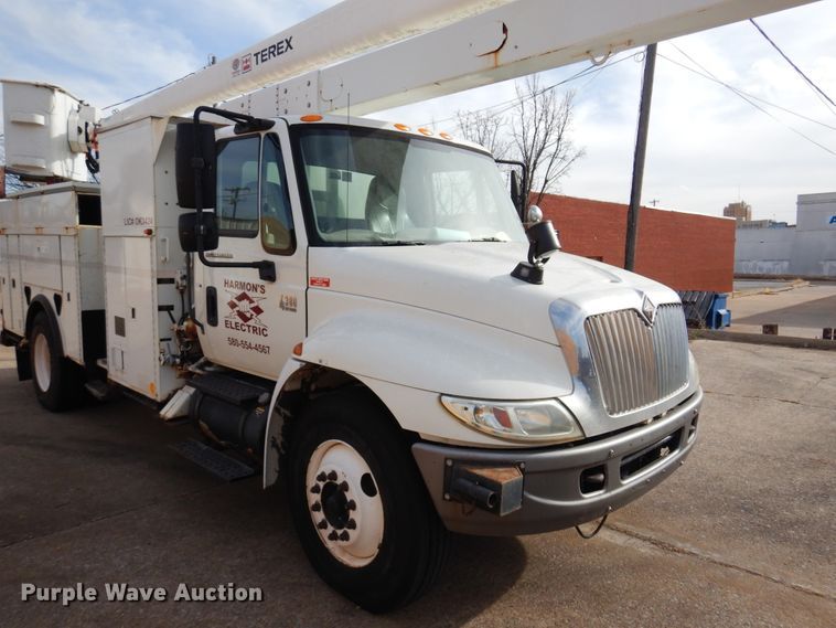 image for item JJ9853 2007 International 4300  bucket truck