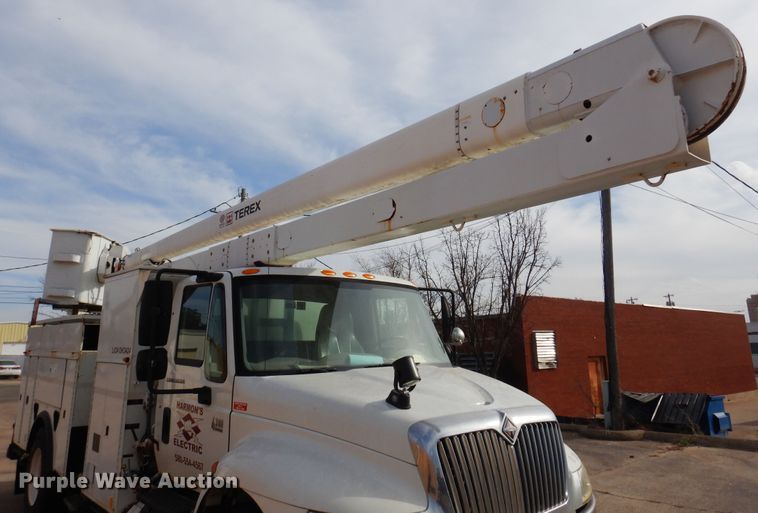 image for item JJ9853 2007 International 4300  bucket truck