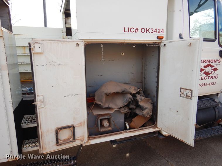 image for item JJ9853 2007 International 4300  bucket truck