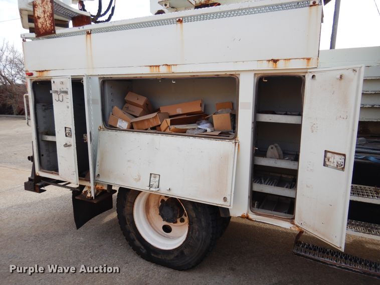 image for item JJ9853 2007 International 4300  bucket truck