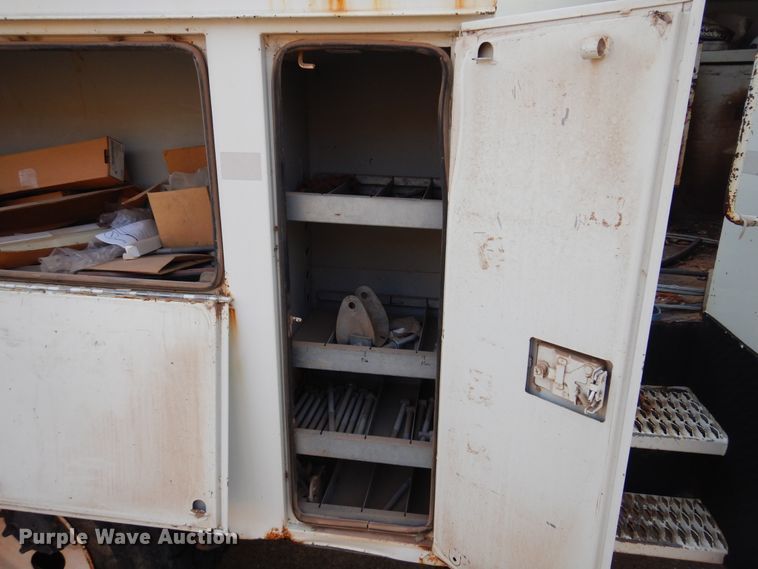 image for item JJ9853 2007 International 4300  bucket truck