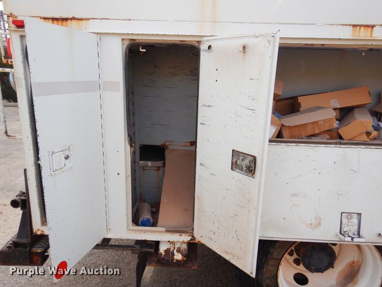 image for item JJ9853 2007 International 4300  bucket truck