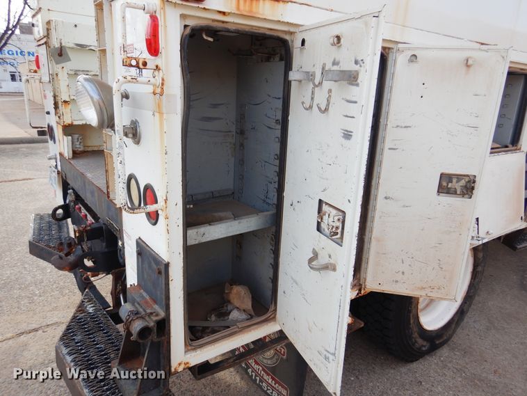 image for item JJ9853 2007 International 4300  bucket truck