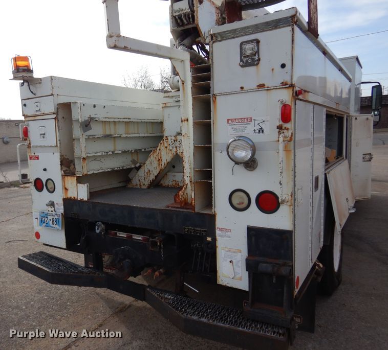 image for item JJ9853 2007 International 4300  bucket truck