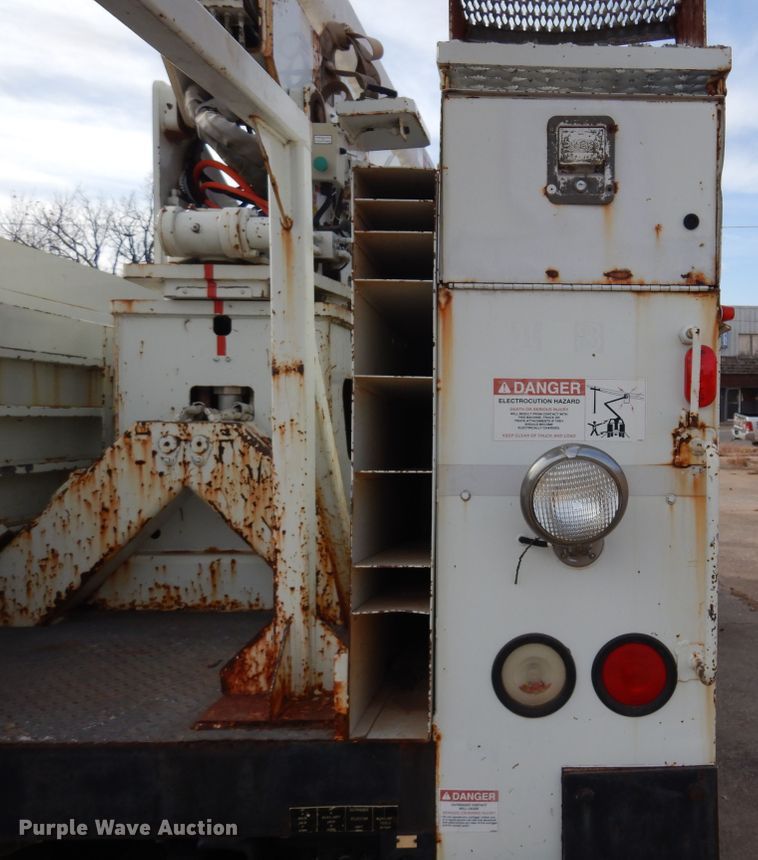 image for item JJ9853 2007 International 4300  bucket truck