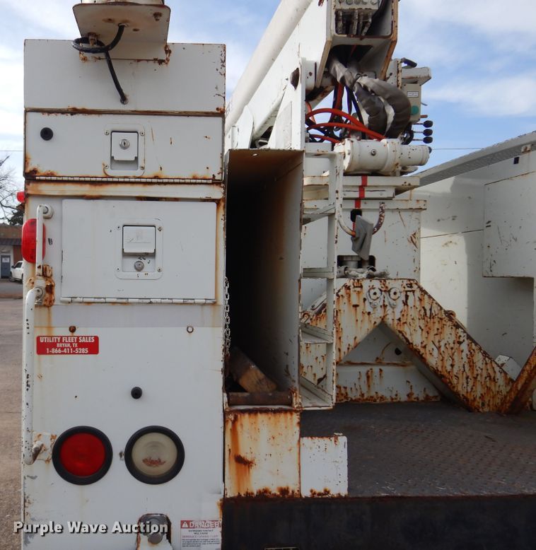 image for item JJ9853 2007 International 4300  bucket truck