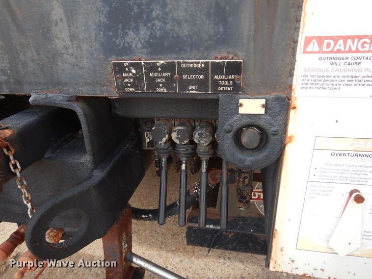 image for item JJ9853 2007 International 4300  bucket truck