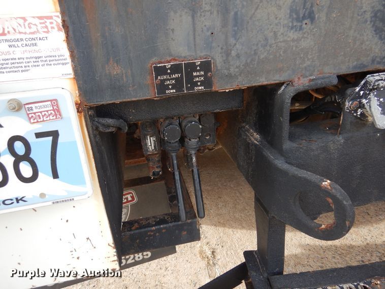 image for item JJ9853 2007 International 4300  bucket truck