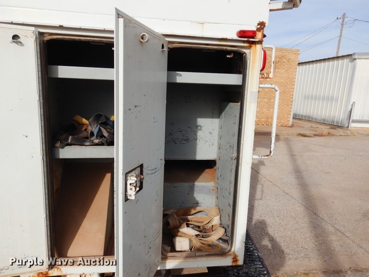 image for item JJ9853 2007 International 4300  bucket truck