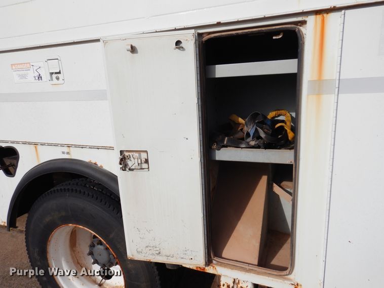 image for item JJ9853 2007 International 4300  bucket truck