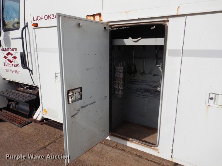 image for item JJ9853 2007 International 4300  bucket truck