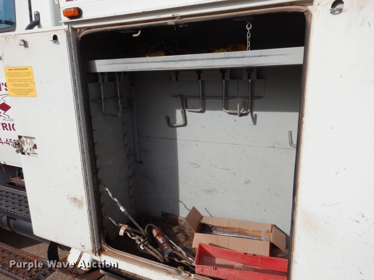 image for item JJ9853 2007 International 4300  bucket truck