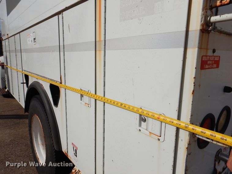 image for item JJ9853 2007 International 4300  bucket truck