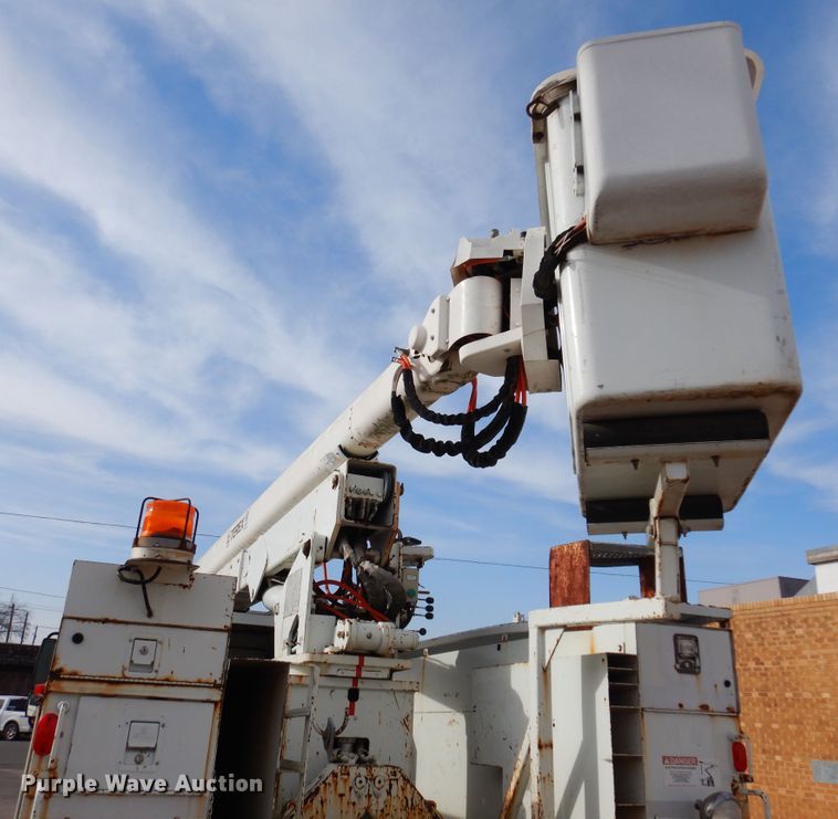 image for item JJ9853 2007 International 4300  bucket truck