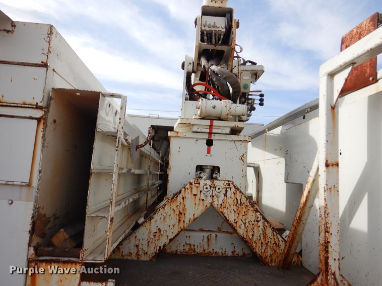 image for item JJ9853 2007 International 4300  bucket truck