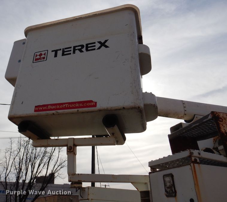 image for item JJ9853 2007 International 4300  bucket truck