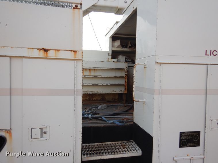 image for item JJ9853 2007 International 4300  bucket truck