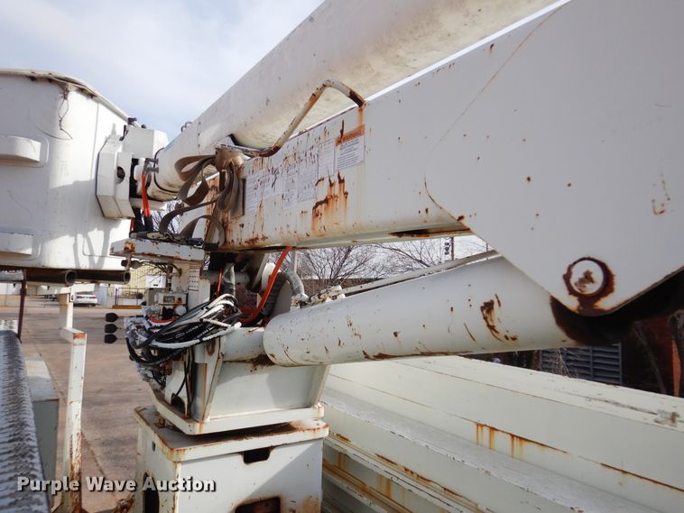 image for item JJ9853 2007 International 4300  bucket truck