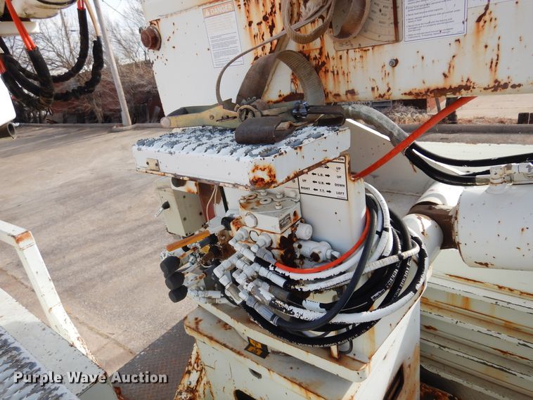 image for item JJ9853 2007 International 4300  bucket truck