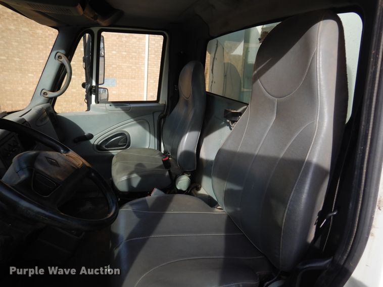 image for item JJ9853 2007 International 4300  bucket truck