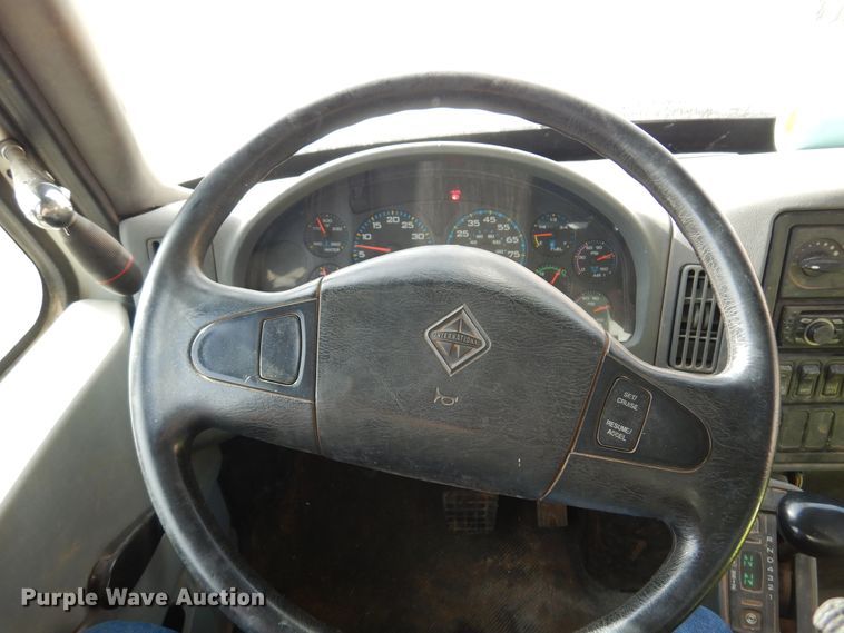 image for item JJ9853 2007 International 4300  bucket truck