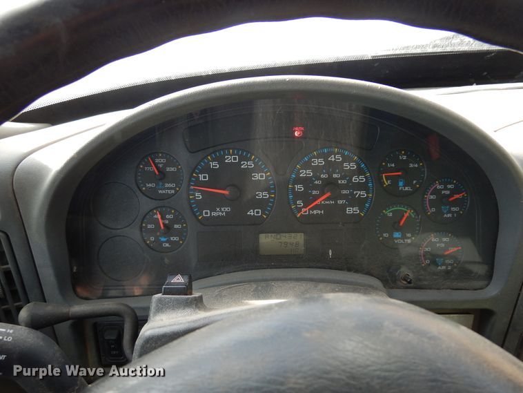 image for item JJ9853 2007 International 4300  bucket truck