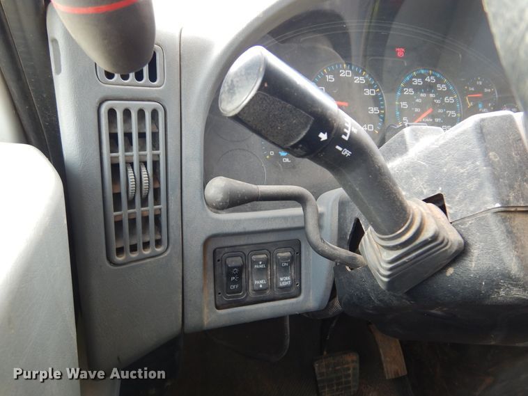 image for item JJ9853 2007 International 4300  bucket truck