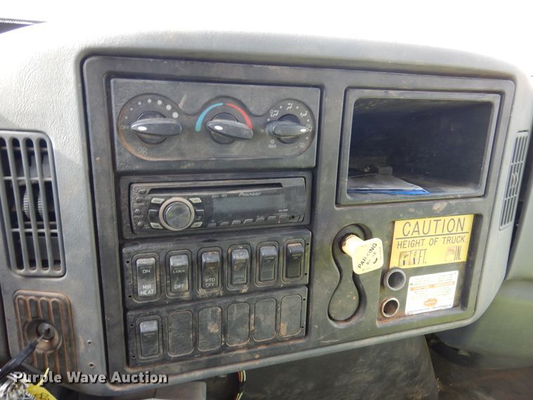 image for item JJ9853 2007 International 4300  bucket truck