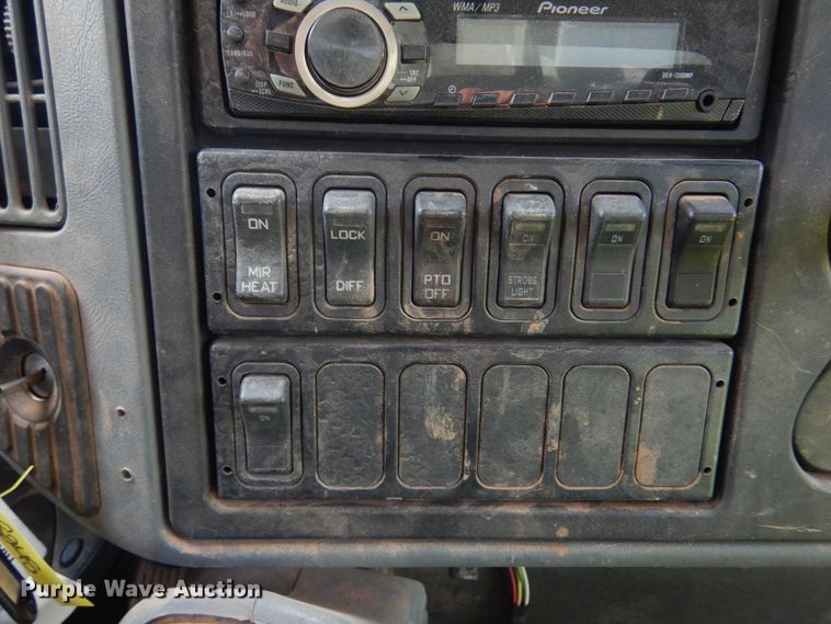 image for item JJ9853 2007 International 4300  bucket truck