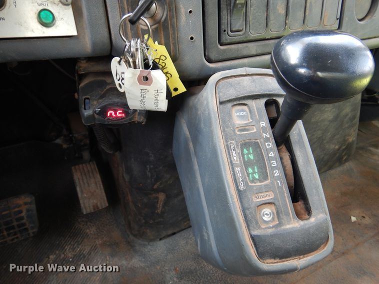 image for item JJ9853 2007 International 4300  bucket truck