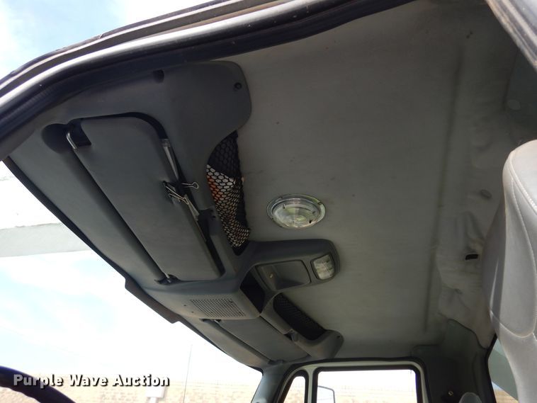 image for item JJ9853 2007 International 4300  bucket truck