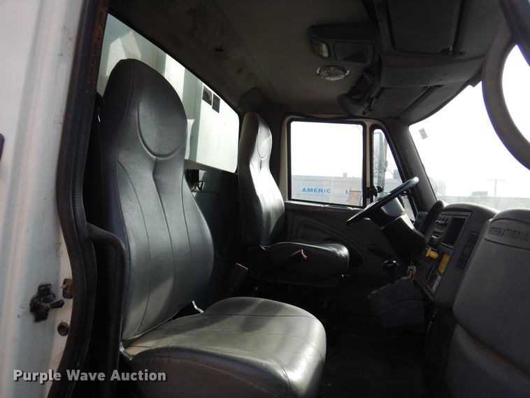 image for item JJ9853 2007 International 4300  bucket truck