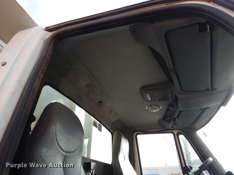 image for item JJ9853 2007 International 4300  bucket truck