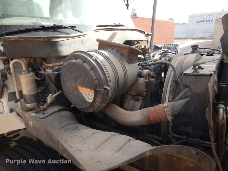 image for item JJ9853 2007 International 4300  bucket truck