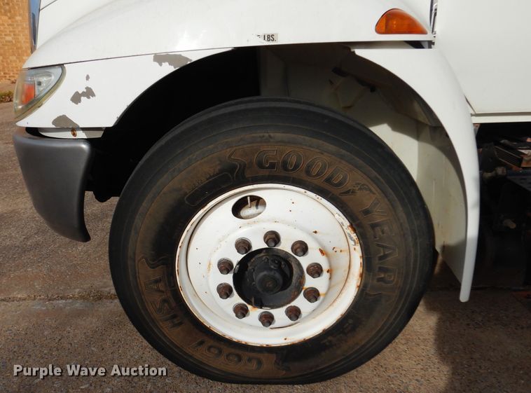 image for item JJ9853 2007 International 4300  bucket truck