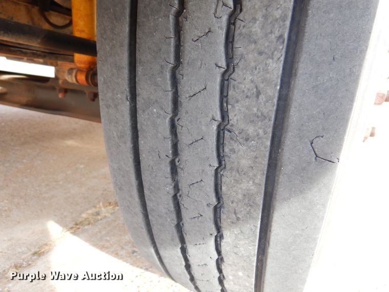 image for item JJ9853 2007 International 4300  bucket truck