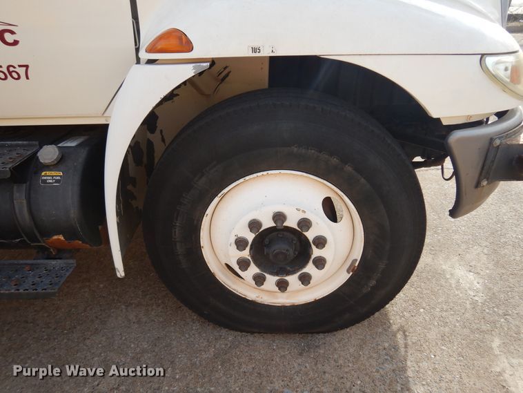 image for item JJ9853 2007 International 4300  bucket truck