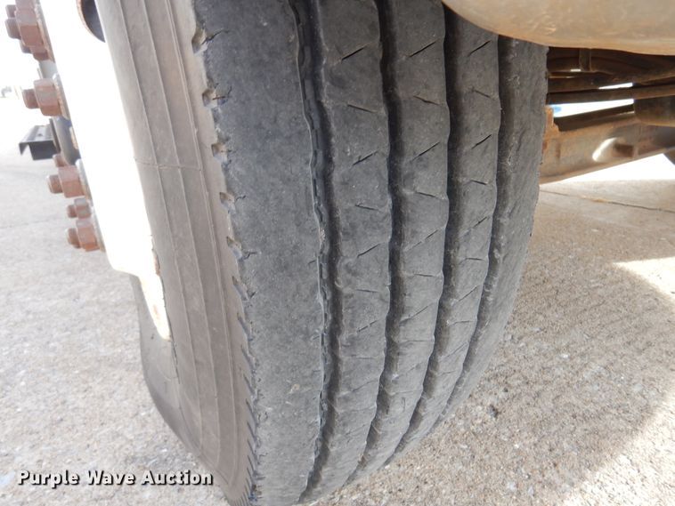 image for item JJ9853 2007 International 4300  bucket truck