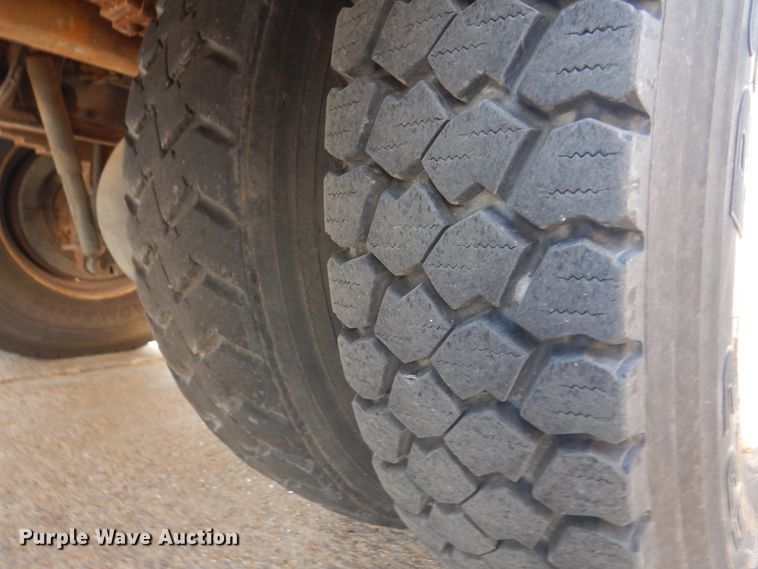 image for item JJ9853 2007 International 4300  bucket truck