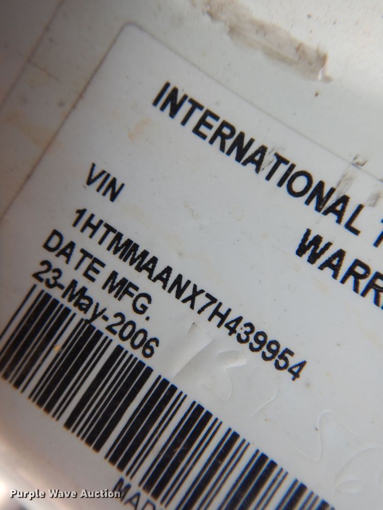 image for item JJ9853 2007 International 4300  bucket truck