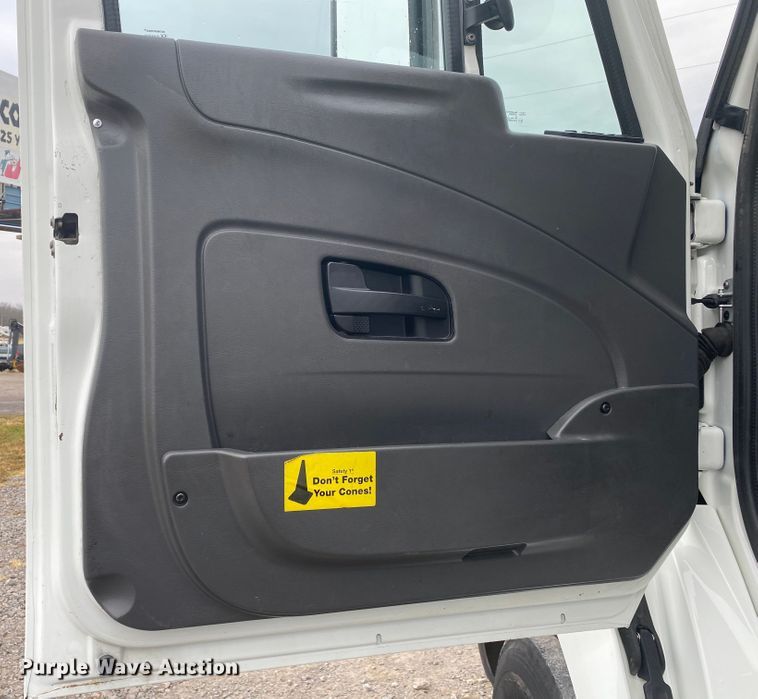 image for item JN9116 2012 International TranStar 8500  semi truck