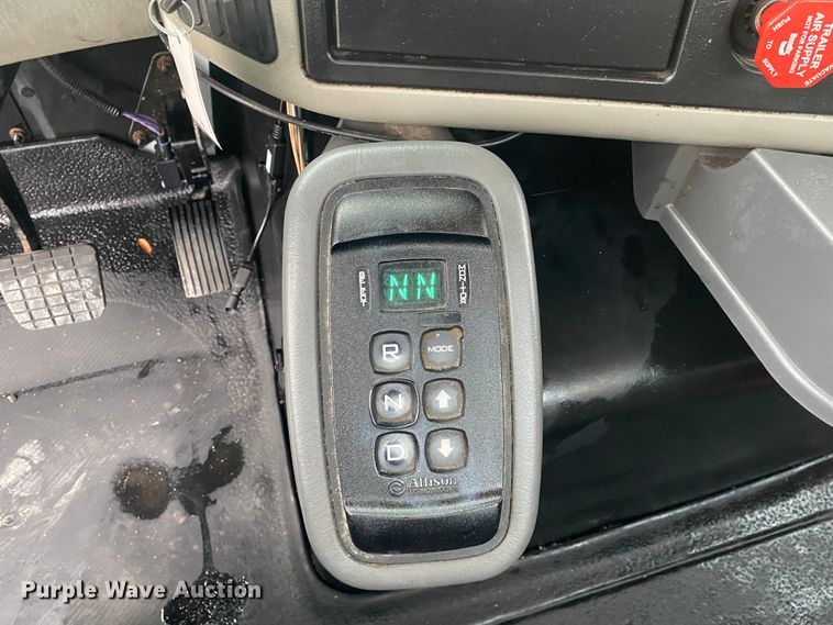 image for item JN9116 2012 International TranStar 8500  semi truck