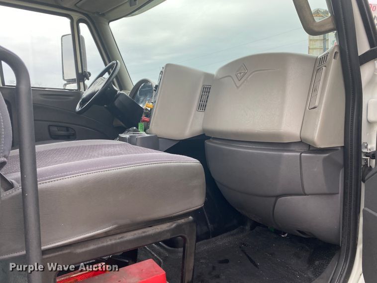 image for item JN9116 2012 International TranStar 8500  semi truck