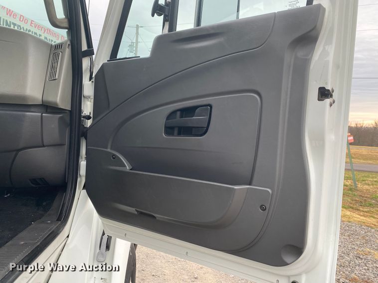 image for item JN9116 2012 International TranStar 8500  semi truck