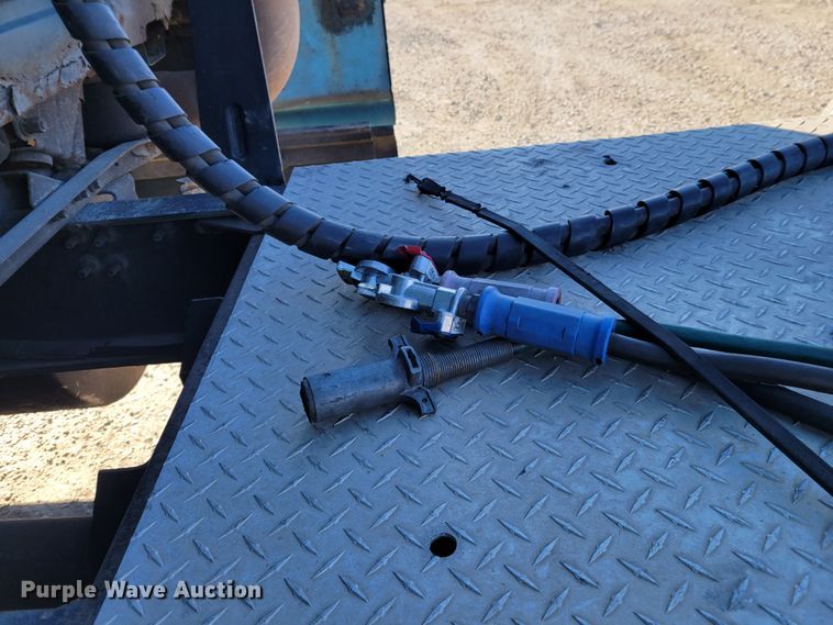 image for item KH9921 1998 Volvo VN  semi truck